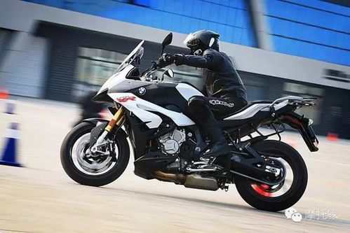 誰說摩托車彎道里不能剎車？——以寶馬S1000XR為例，探秘現(xiàn)代電控的彎道駕馭哲學(xué)
